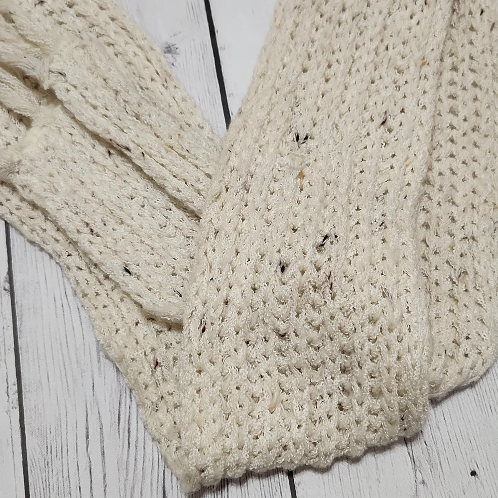 Cream colored scarf - Picture 2 of 3